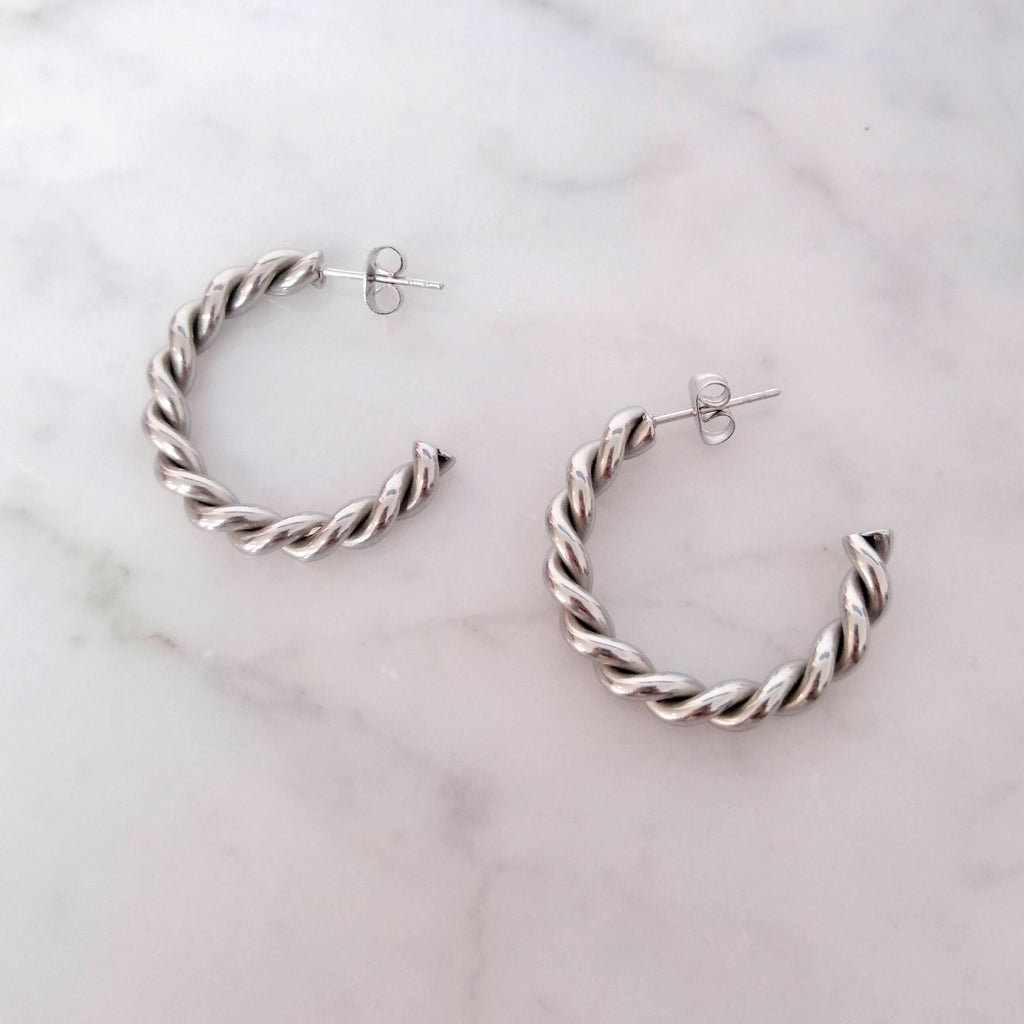 Arracadas Plateadas de Acero inoxidable Torcidas