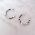 Arracadas Plateadas de Acero inoxidable Torcidas