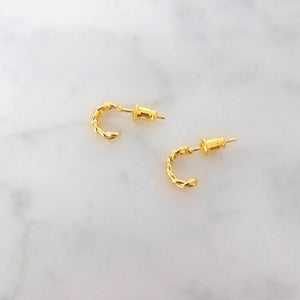 Aretes Chapa de Oro 18K Eslabón Mini