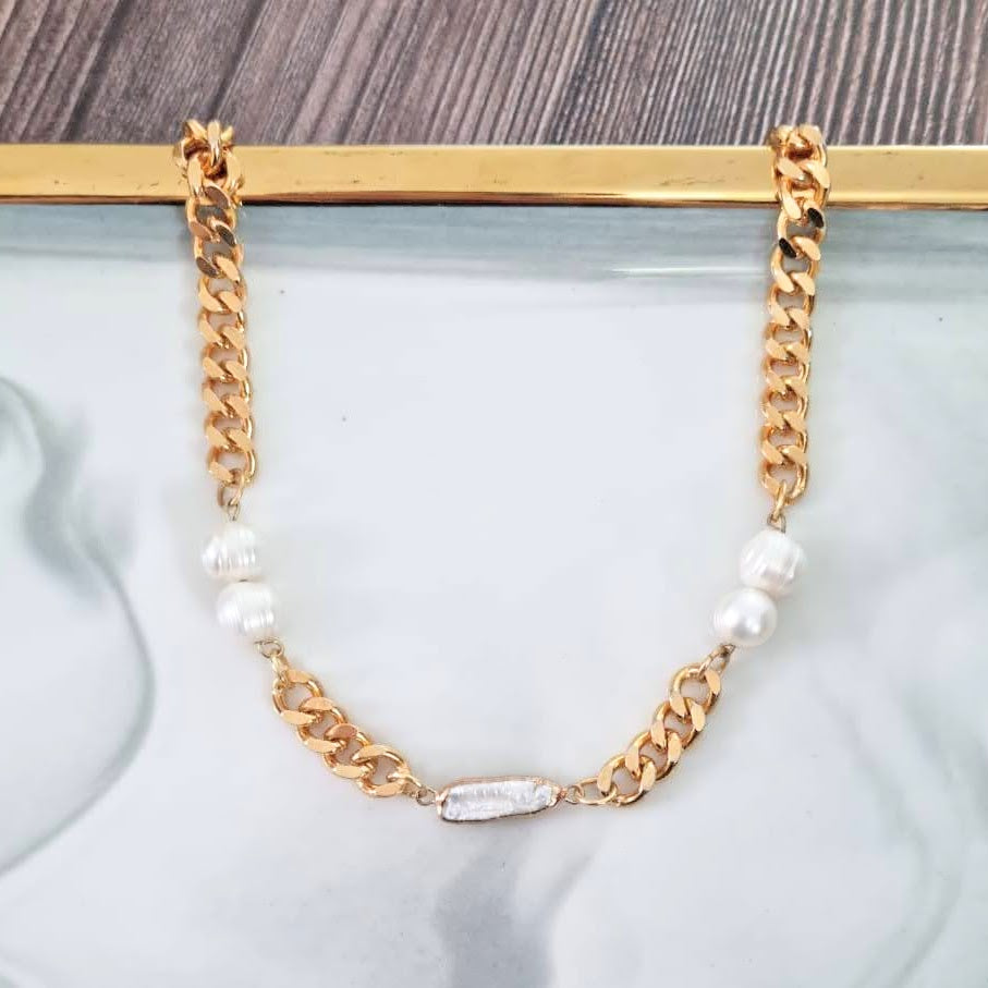 Collar Chapa de Oro 3 Perlas