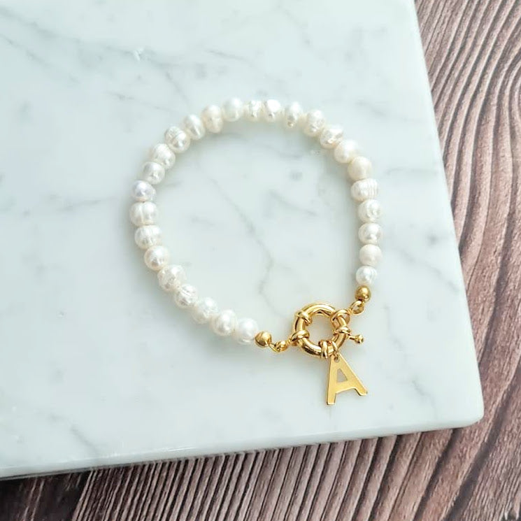 Pulsera Chapa de Oro con Perlas de Rio Inicial